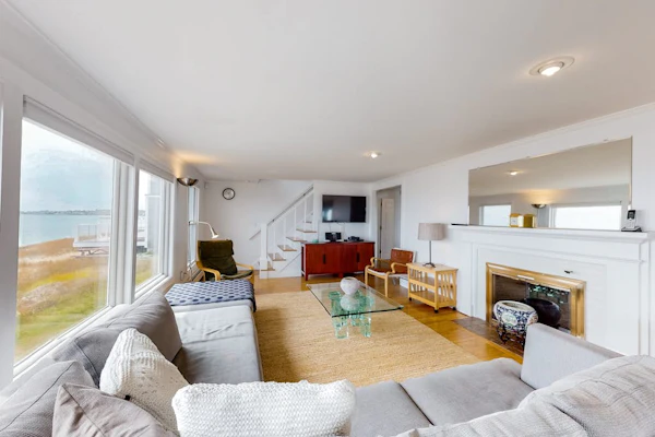 Dog Friendly Waterfront Hyannis Haven – Walk to Kalmus Beach