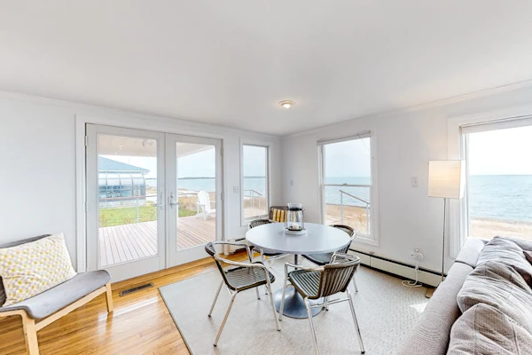 Dog Friendly Waterfront Hyannis Haven – Walk to Kalmus Beach