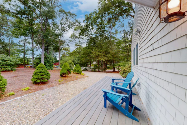 New Seabury home, spacious deck, outdoor shower, near Golf club