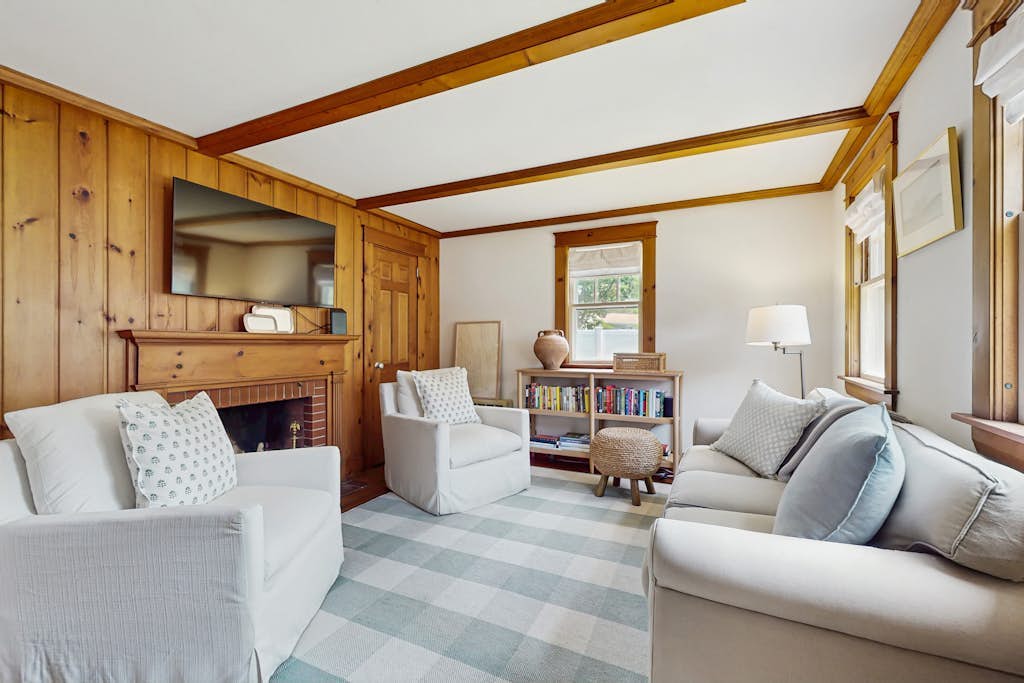 Cape house w/ AC, walk to Park, ferries, dining & shops; close to rail trail