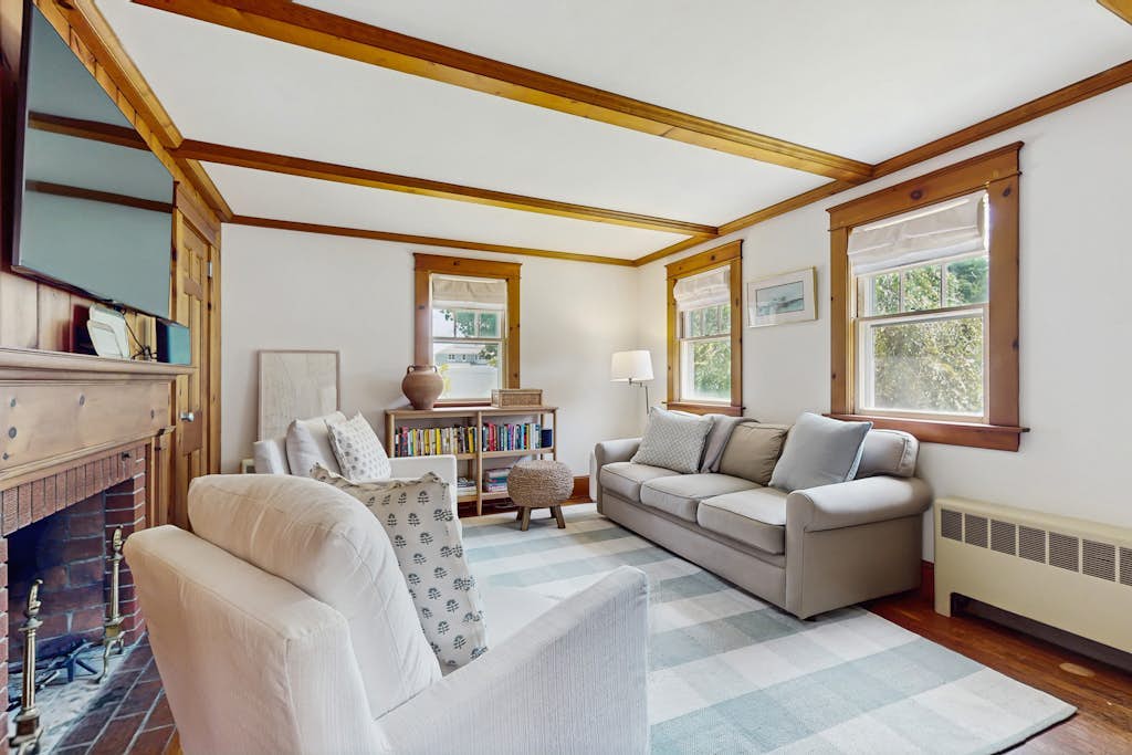Cape house w/ AC, walk to Park, ferries, dining & shops; close to rail trail