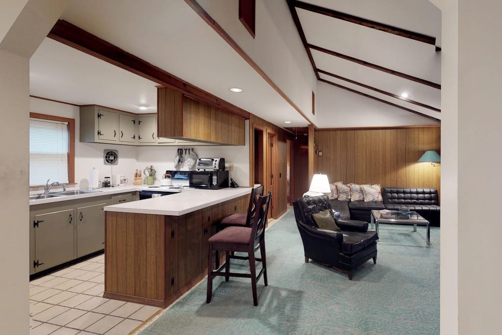 Tranquil Home with Private Deck - Walk to Beaches and Downtown Oak Bluffs