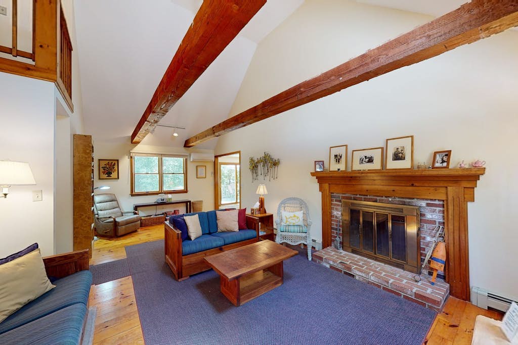 Airy home with AC, W/D, deck, & bikes- close to Nauset Light Beach & trails