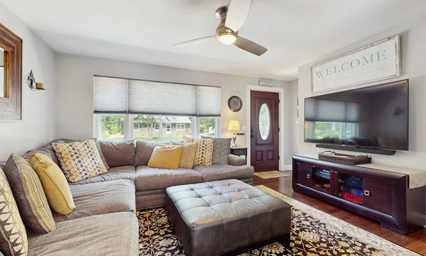 Beautiful home with entertainment - near golf courses & Pleasant Bay