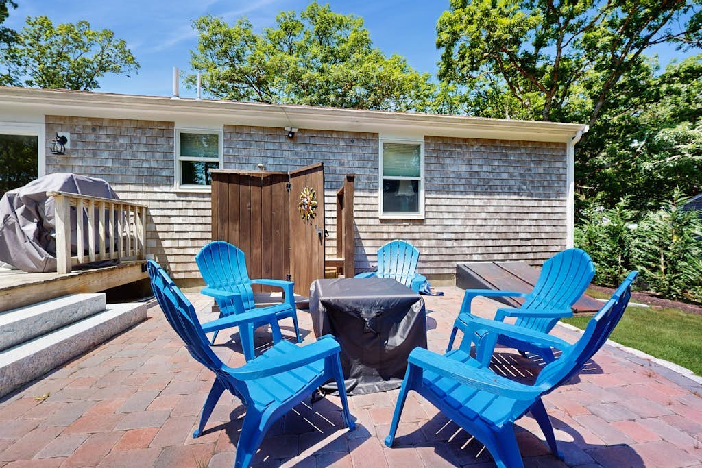 Beautiful home with entertainment - near golf courses & Pleasant Bay