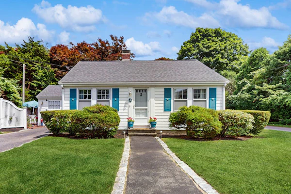 Great location! walk to restaurants, shops, ferries; close to beach & bike trail