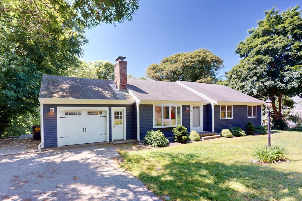 Private house near Long Pond and trails with kayaks, bikes, W/D, and AC