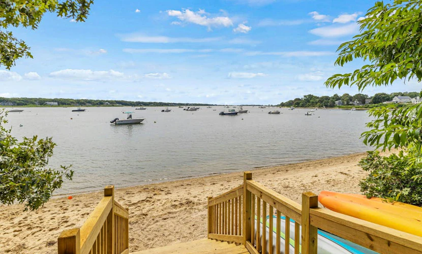 Peaceful Great Pond getaway with private yard, patio, AC & family-friendly games