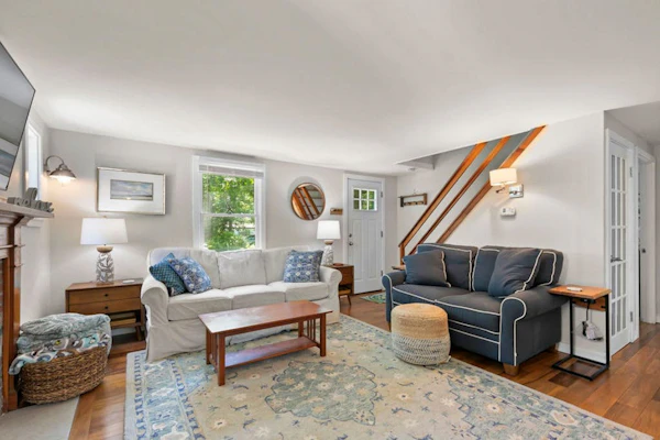Peaceful Great Pond getaway with private yard, patio, AC & family-friendly games