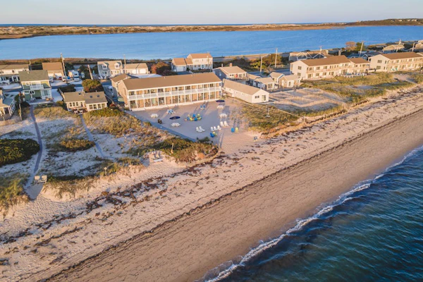 Oceanfront suite with bay-view balcony, full kitchen, AC & firepit