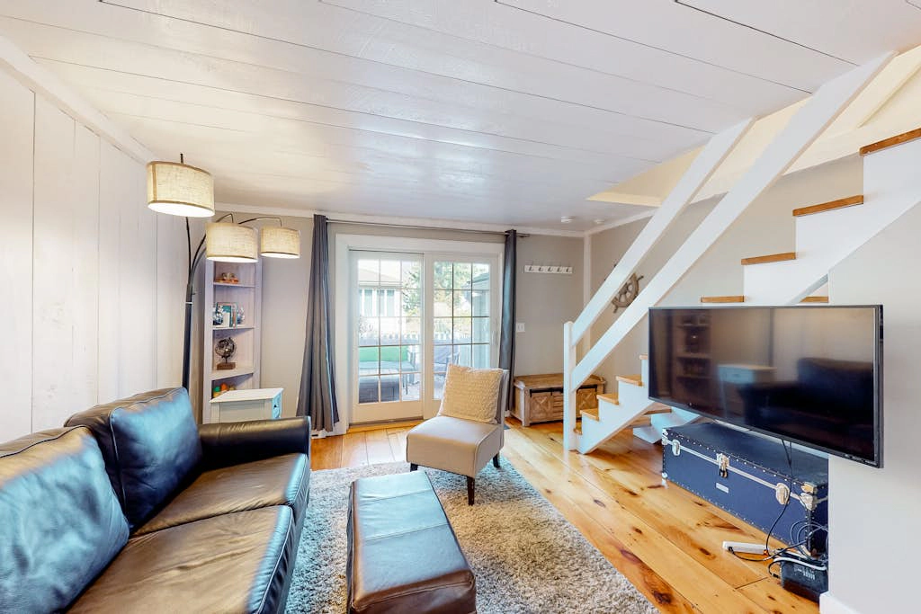 Maushop Village Beach Getaway