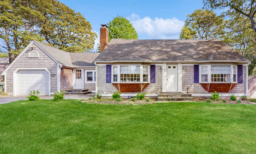 Fantastic home near town & beach with fast WiFi, lawn games, play station & more