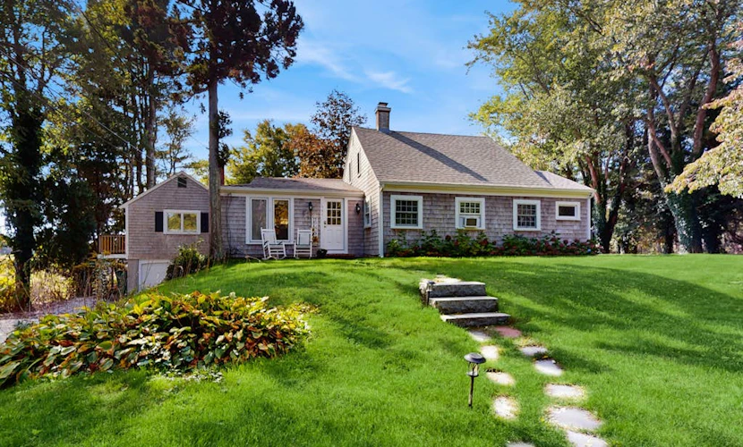 Charming home, great location, A/C, W/D, games, deck, & grill, firepit