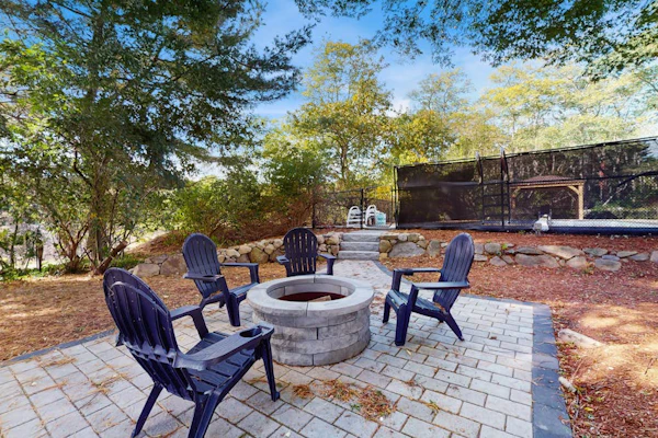 Charming home, great location, A/C, W/D, games, deck, & grill, firepit