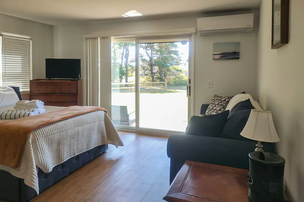 Large Studio with Patio and Pool