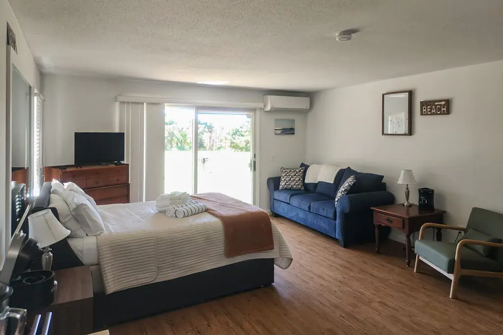 Large Studio with Patio and Pool