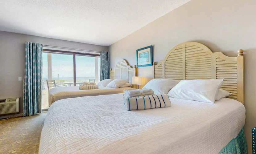 Oceanfront oasis with kitchenette, bay-view patio & AC - dog-friendly