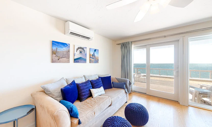 Bayfront, 2-Level Condo w/ Beach Access, 3 Decks, WiFi & Bay Views at Sunset
