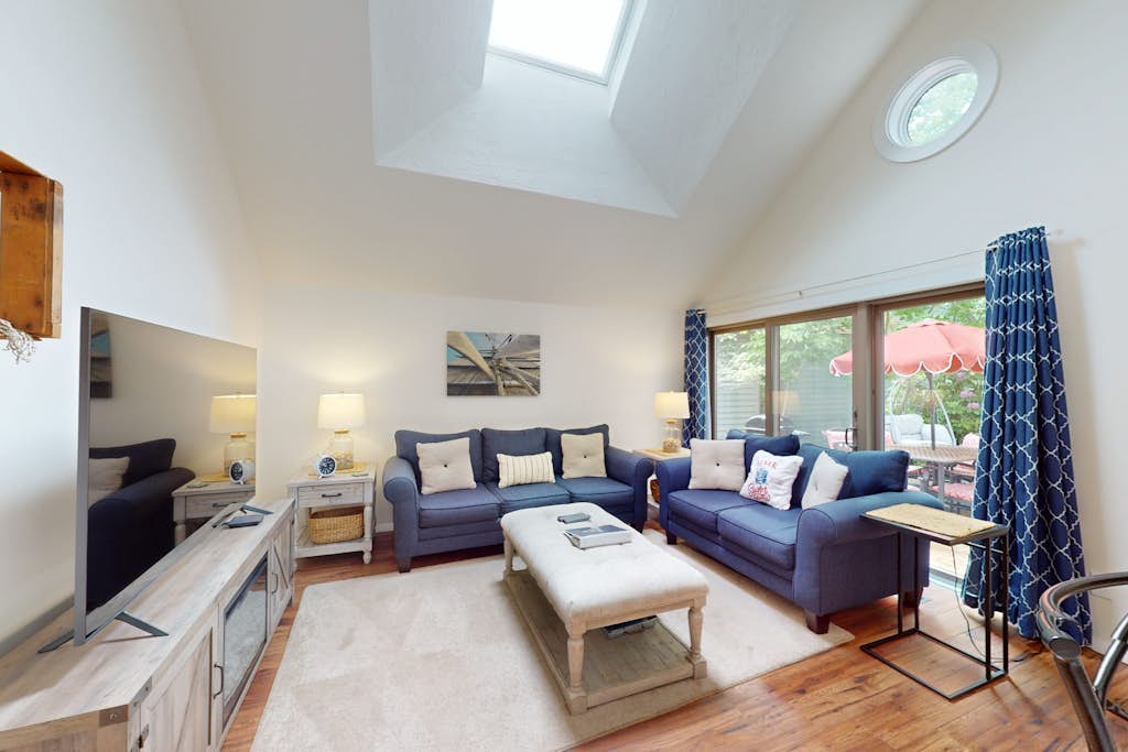 Dog-friendly, two-story condo with community pool - close to Mashpee Town Beach