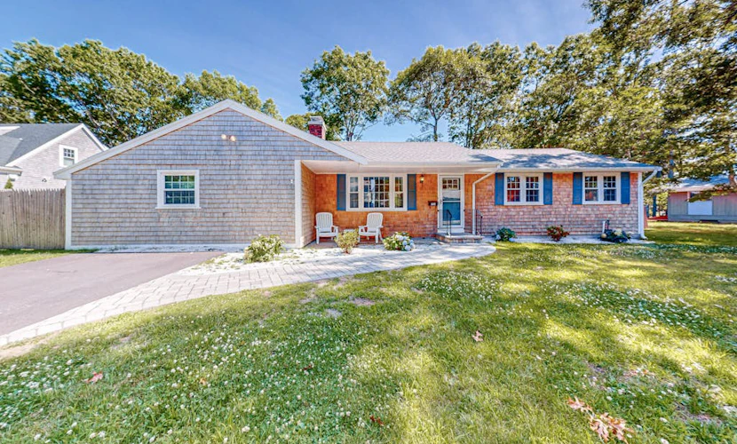 Private house close to beach & playground with grill, outdoor shower, & patio