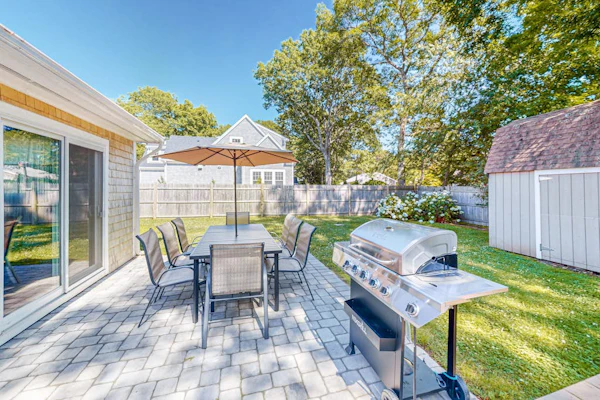 Private house close to beach & playground with grill, outdoor shower, & patio
