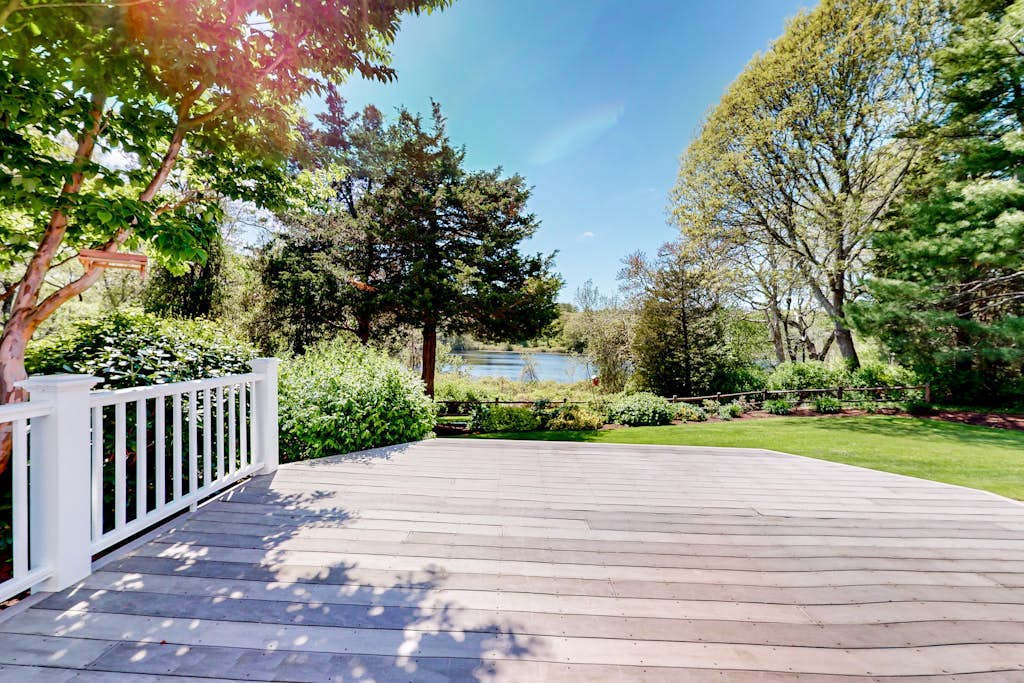 Pond view retreat with central AC, jetted tub, & large deck