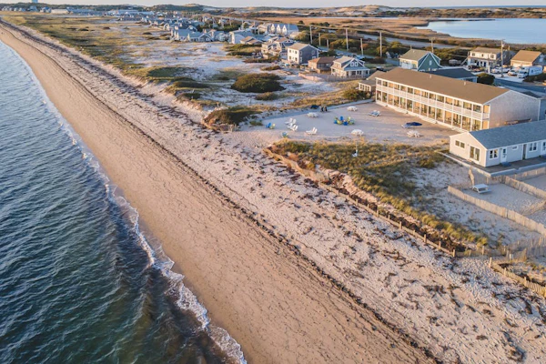 Oceanfront studio with lovely views, AC & great location - dogs welcome