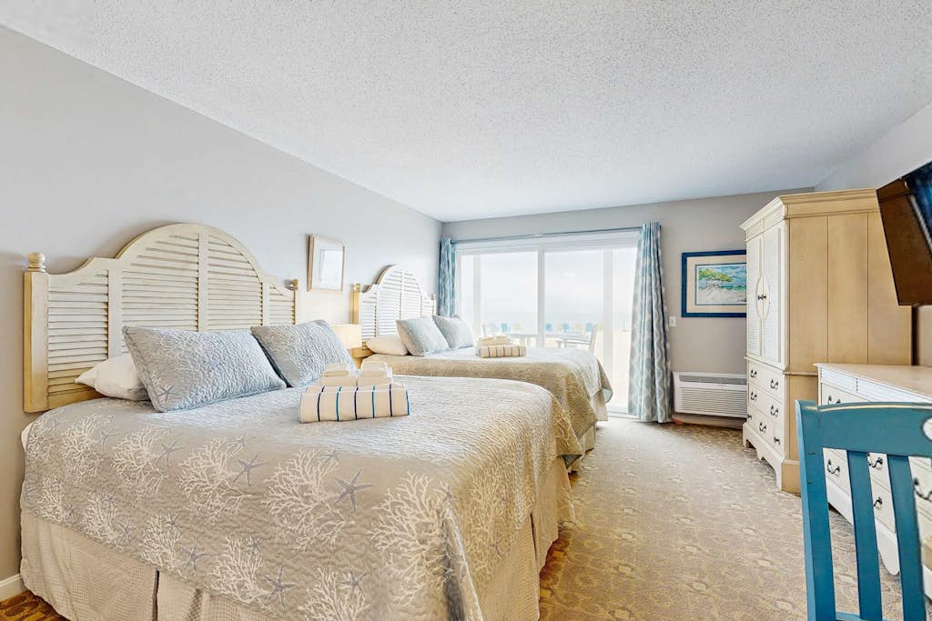 Oceanfront coastal escape at Sandbars with serene views, AC