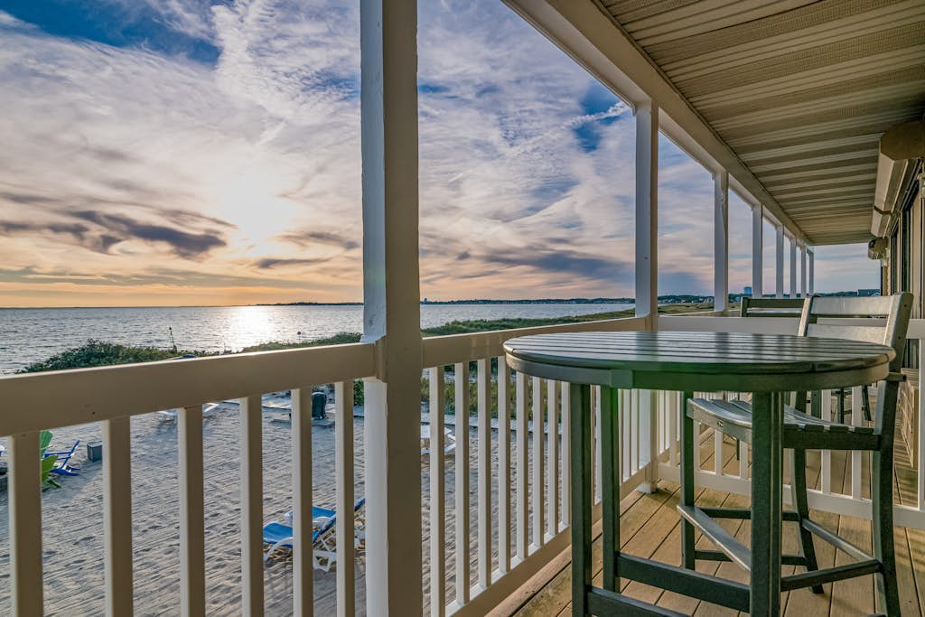 Oceanfront escape with full kitchen, bay-view balcony, AC & firepit
