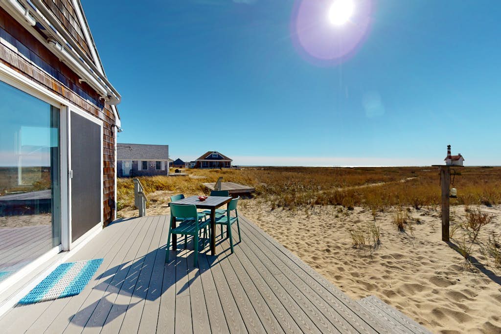 Cozy cottage steps to the beach with patio, W/D, & partial AC