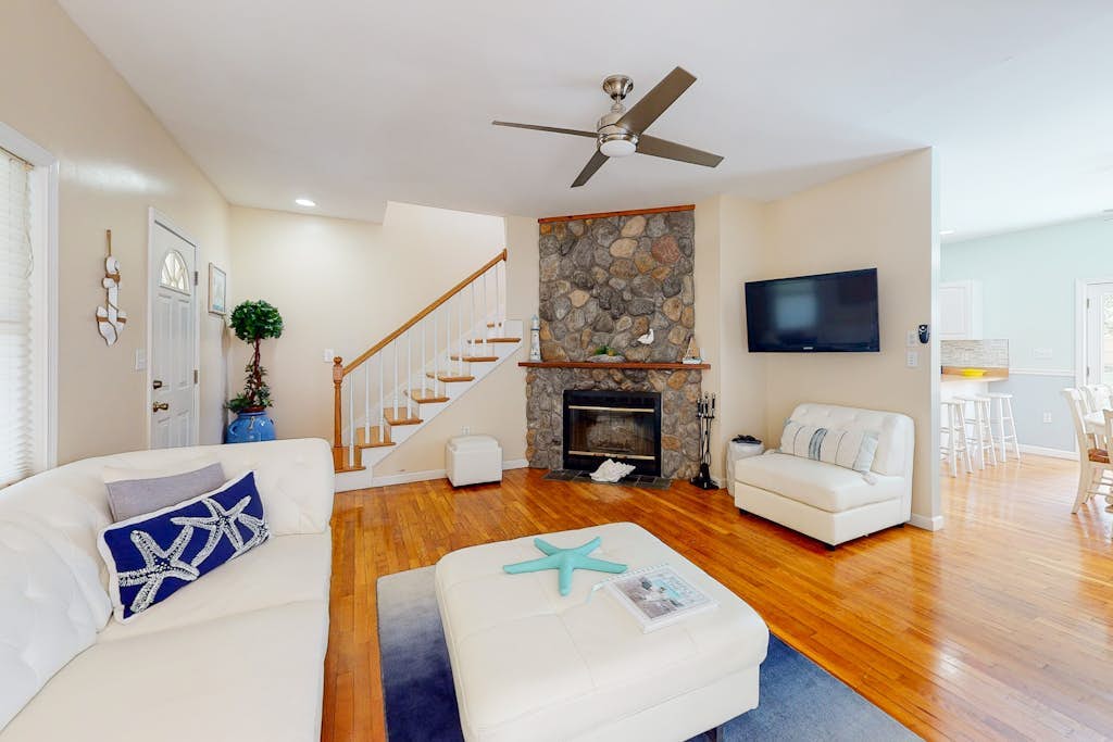 Newly remodeled home w/ new furniture, large yard & great porches