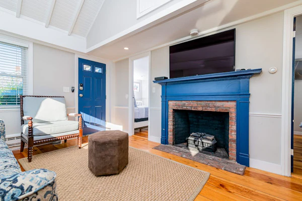 Oceanfront cottage near town with full kitchen, AC, beach access & patio