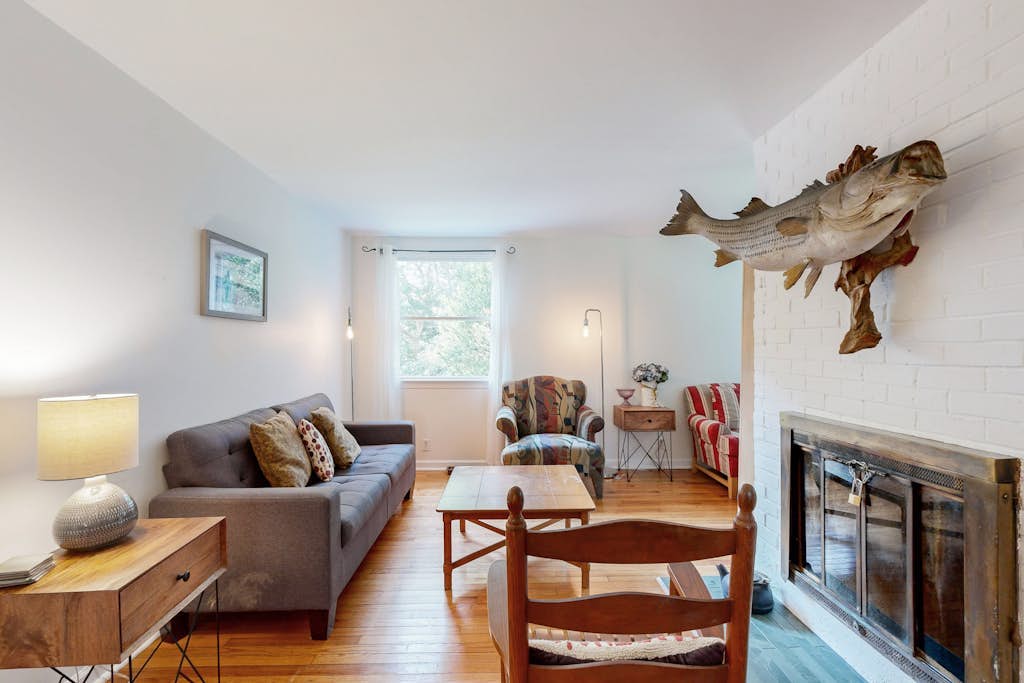 Coastal Retreat | Walk to Inkwell Beach, Dining & Flying Horses Carousel
