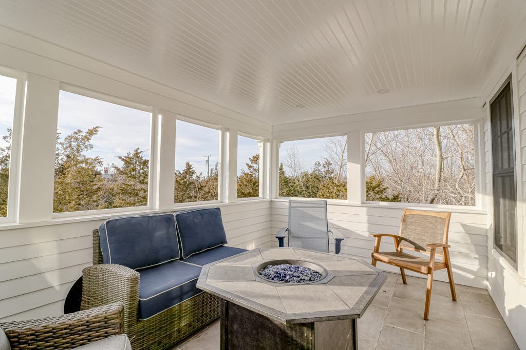 Historic, dog-friendly beach view house with fast WiFi, ocean view, & grill