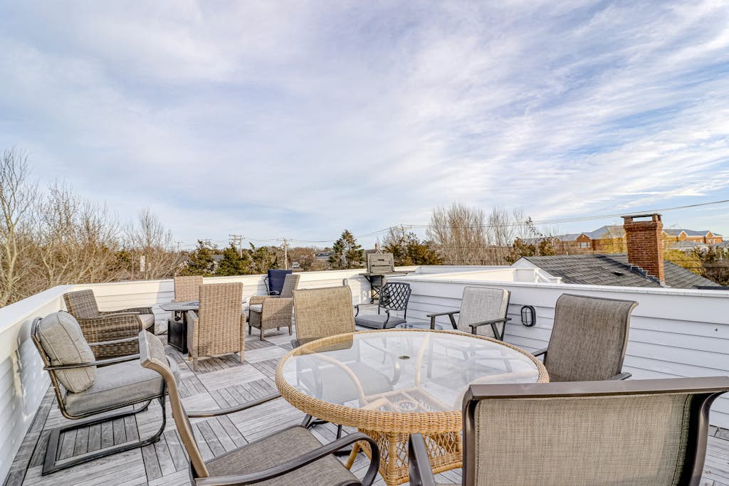 Historic, dog-friendly beach view house with fast WiFi, ocean view, & grill