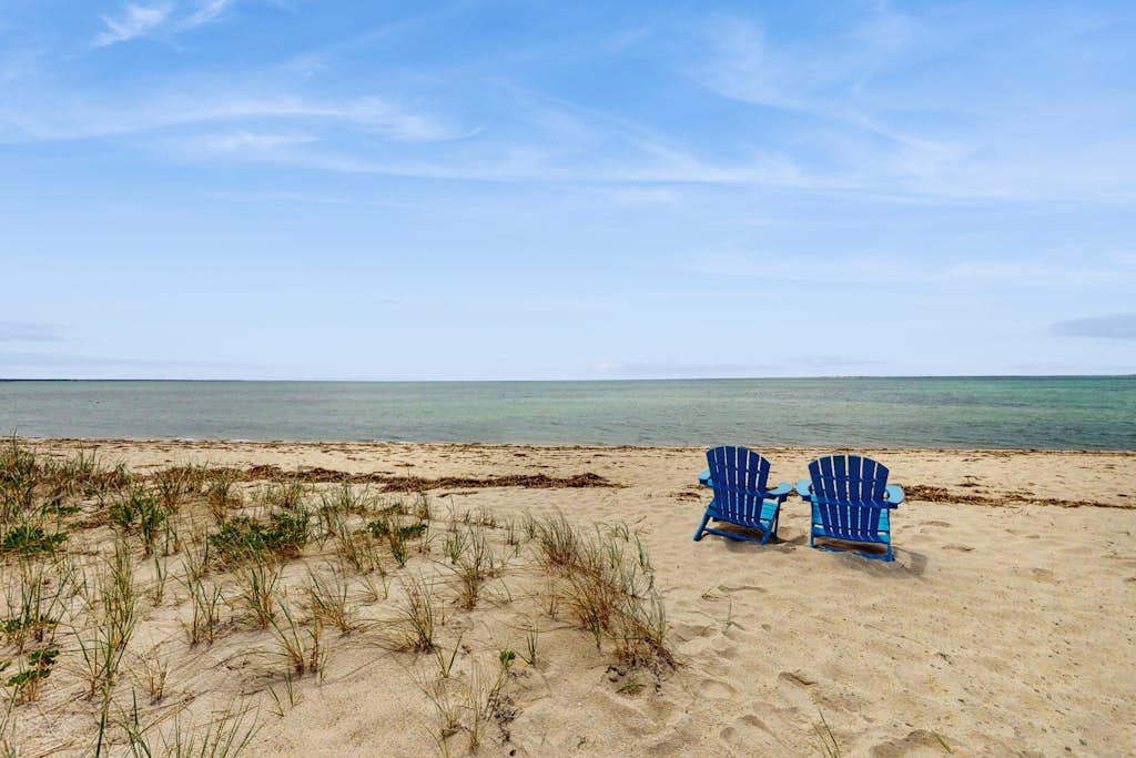 Oceanfront suite with water-view patio, AC, kitchenette & firepit, Dog-Friendly