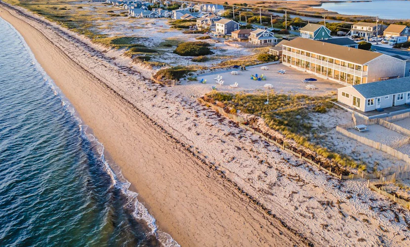 Oceanfront suite with water-view patio, AC, kitchenette & firepit, Dog-Friendly