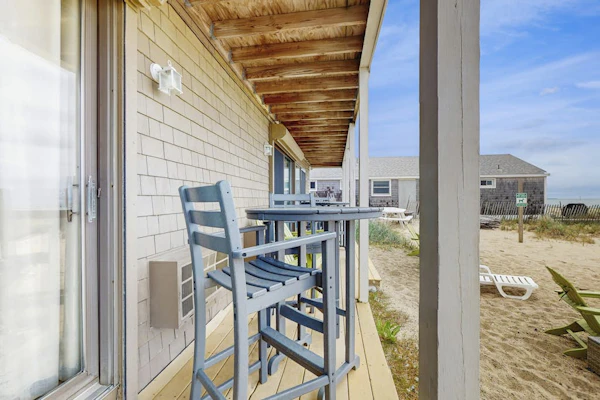Oceanfront studio suite with amazing views, patio & AC - dogs welcome