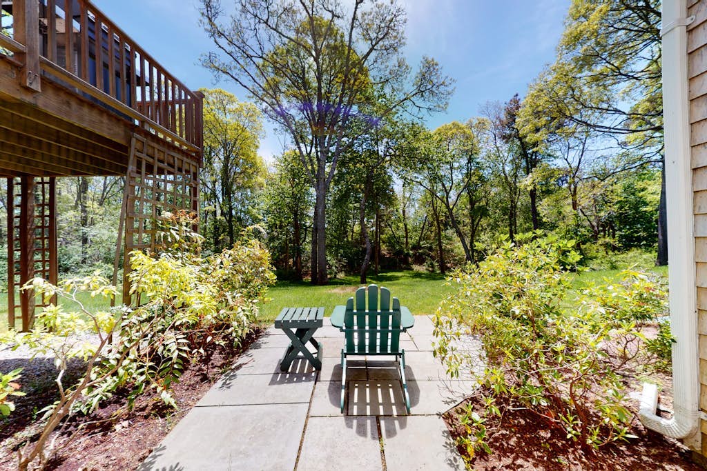Spacious home with huge deck & tree-lined yard, grill, & WiFi - great location