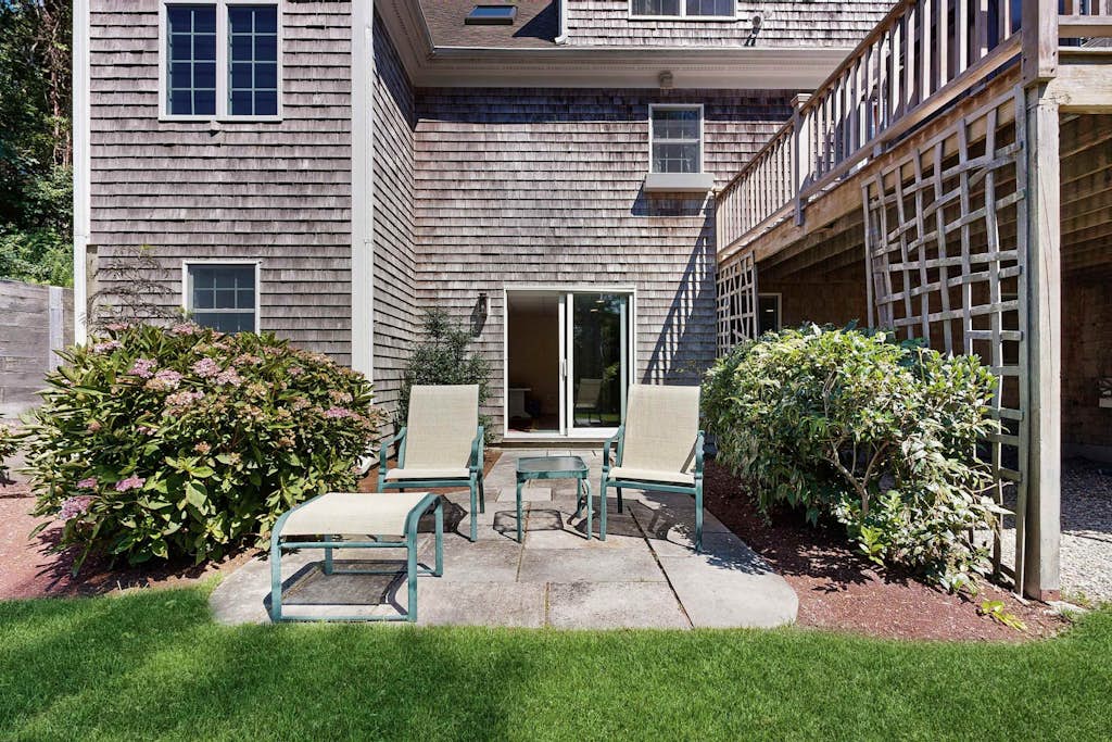 Spacious home with huge deck & tree-lined yard, grill, & WiFi - great location