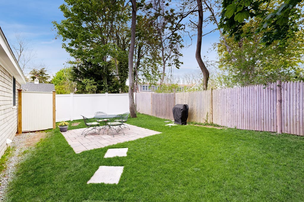 Beautifully remodeled cottage near the beach with central AC, gas grill & lawn