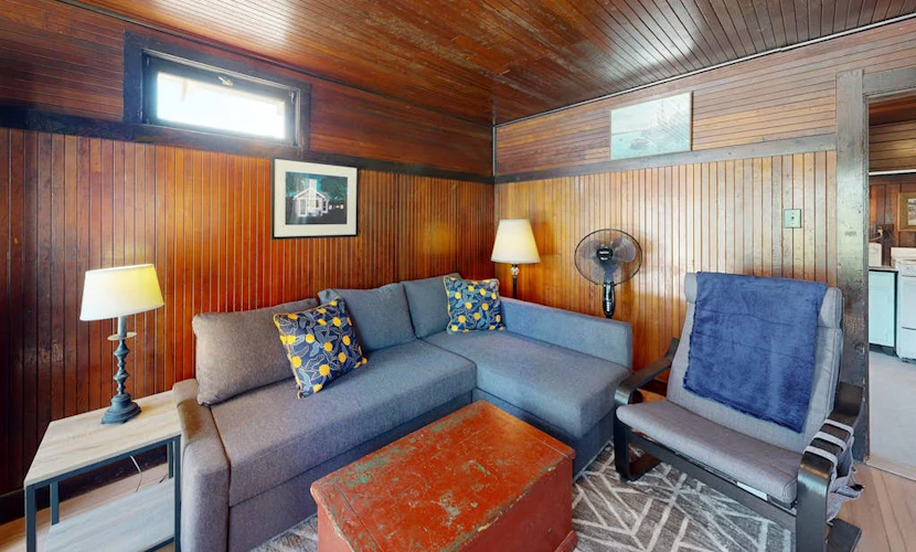 Quintessential Martha's Vineyard cottage with yard/patio - walk to Inkwell Beach