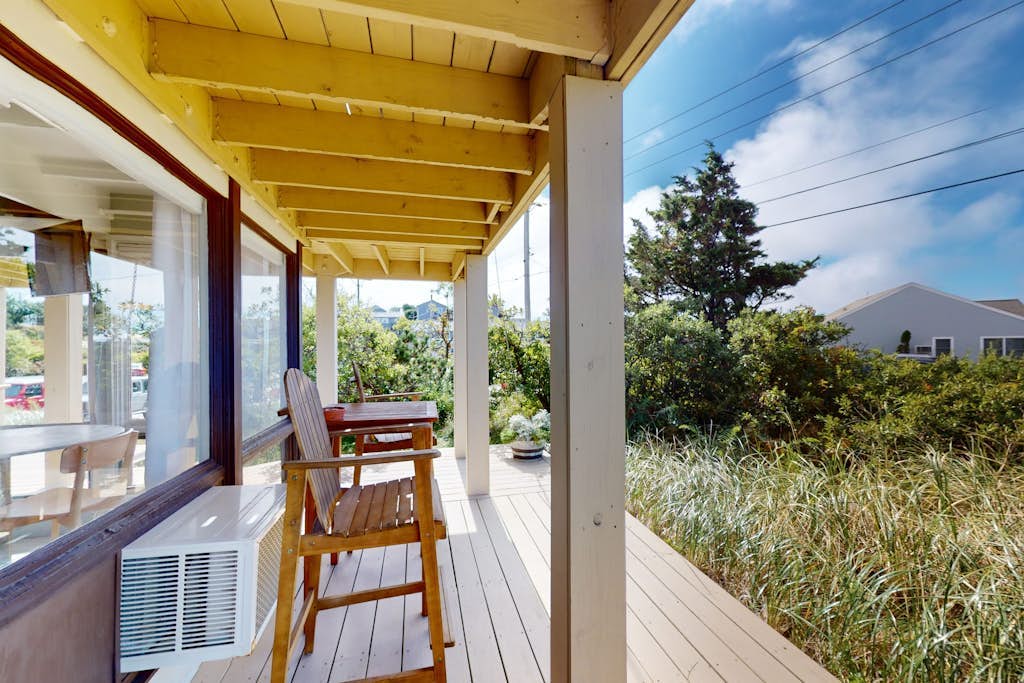 Charming coastal studio with private beach access, scenic patio, grill, & games