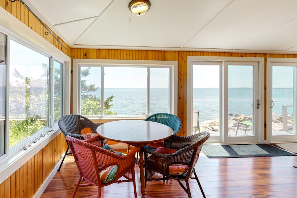 Lovely oceanfront cottage with deck, grill, & panoramic views