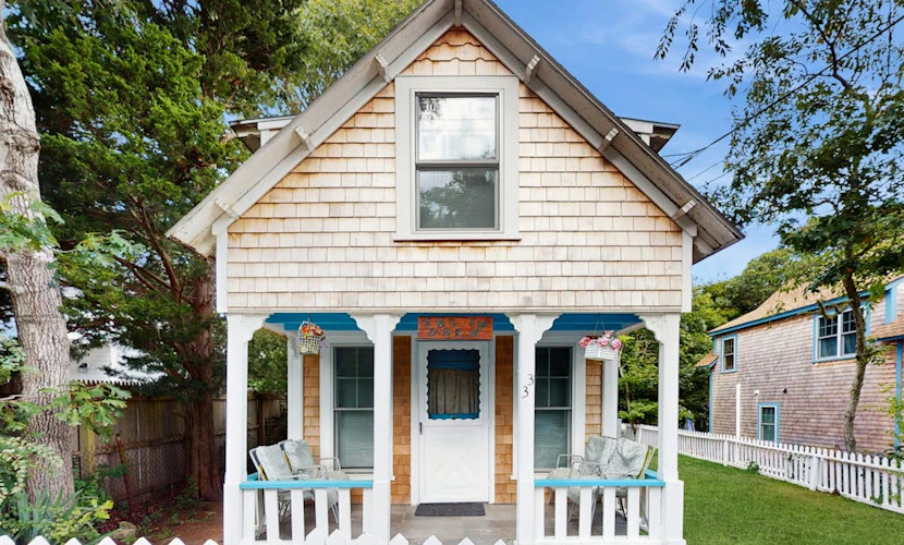 Cozy island cottage near local attractions with breezy yard & inviting interior