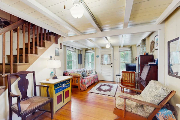 Cozy island cottage near local attractions with breezy yard & inviting interior