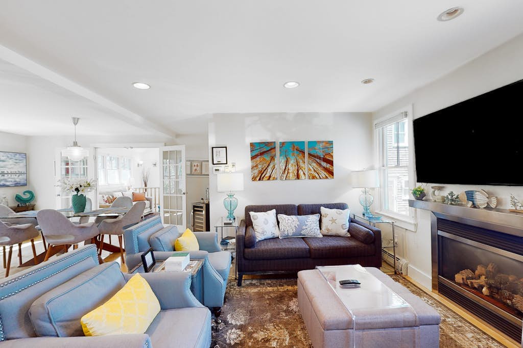 Inviting condo near famed beaches/trails with screened porch & washer/dryer