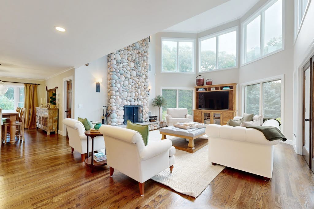 Enchanting home with tennis, firepit, golf nearby & washer/dryer