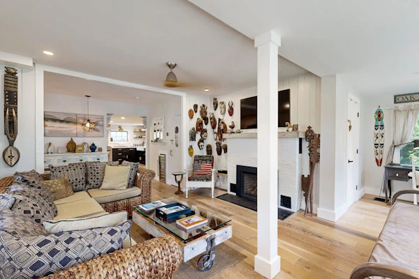 Updated house close to town and beach with patio, AC, and games