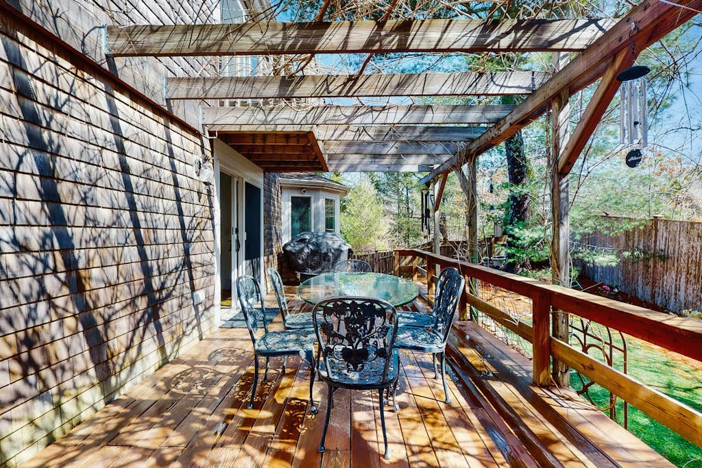 Charming home with open layout, deck, grill, AC, W/D, & yard